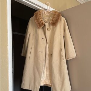 Vintage cream coat fur collar